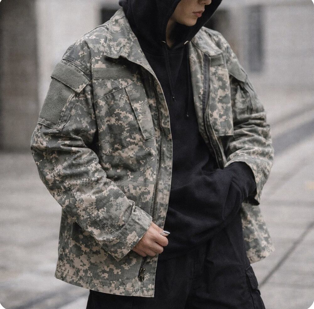 Army Sz S Light Camouflage Jacket 4 pockets hook and loop zip up heavy weight